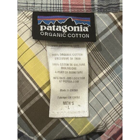 Patagonia Men's size L Short Sleeve Button Up Shirt - Picture 3 of 3